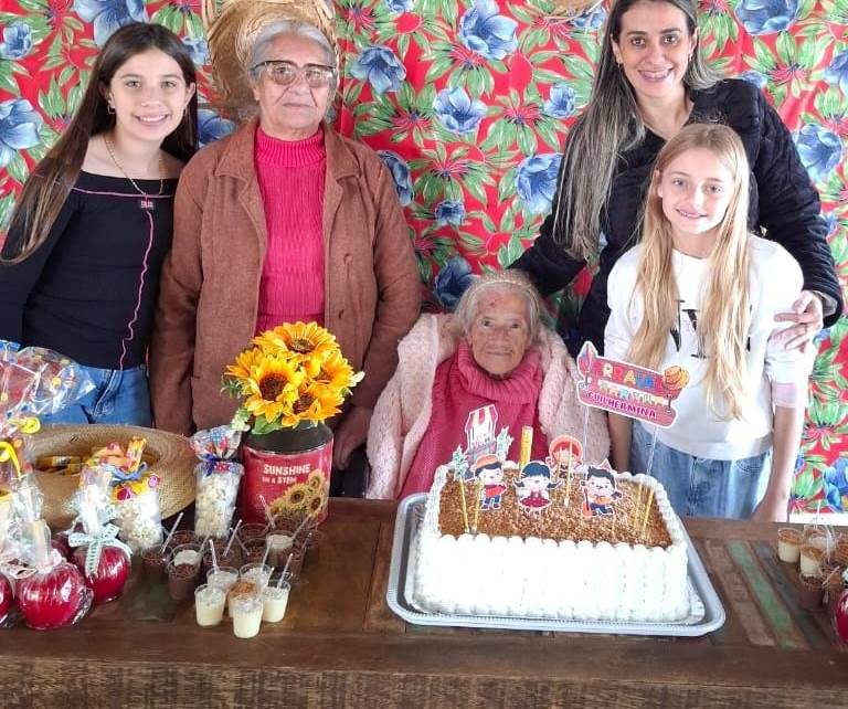 Guilhermina Nunes Siqueira completa 99 anos