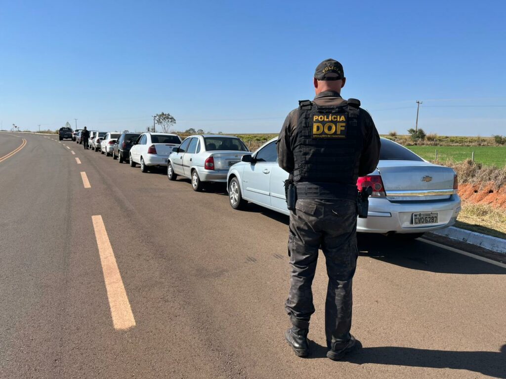 Laguna Carapã: Comboio de veículos é interceptado e mercadorias são apreendidas