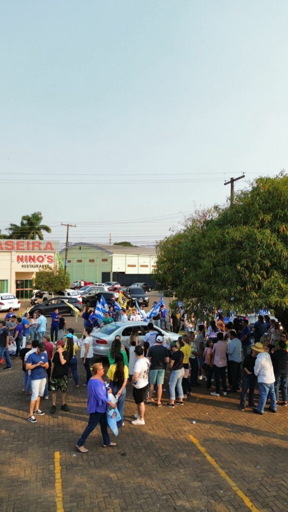 Ponta Porã: Eduardo Campos realiza caminhada pelo centro e “adesivaço” no Parque dos Ervais