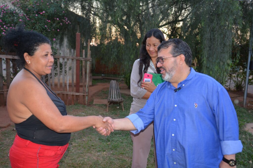 Carlos da UCP faz caminhada na região norte de Ponta Porã e ouve demandas da população