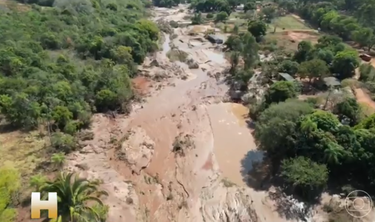 ‘Não sobrou nada’, diz moradora que teve casa atingida após rompimento de barragem em condomínio no MS