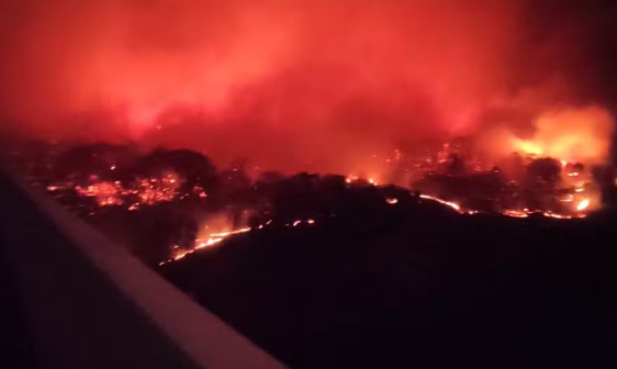 Pantanal em chamas: incêndio de grandes proporções pinta o céu de vermelho em Corumbá