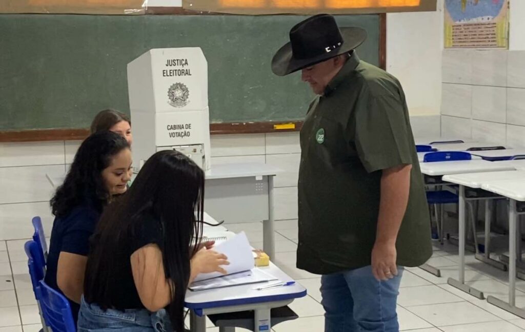 Ponta Porã: Candidato do PL, Pompílio Júnior votou na escola Graça de Deus