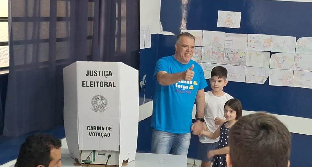 Eduardo Campos votou na escola Elite em Ponta Porã