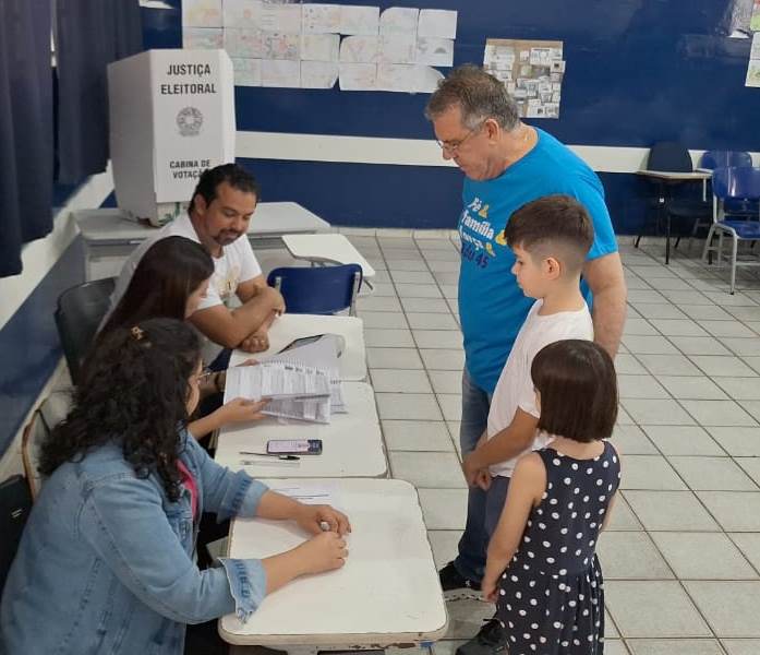 Eduardo Campos votou na escola Elite em Ponta Porã