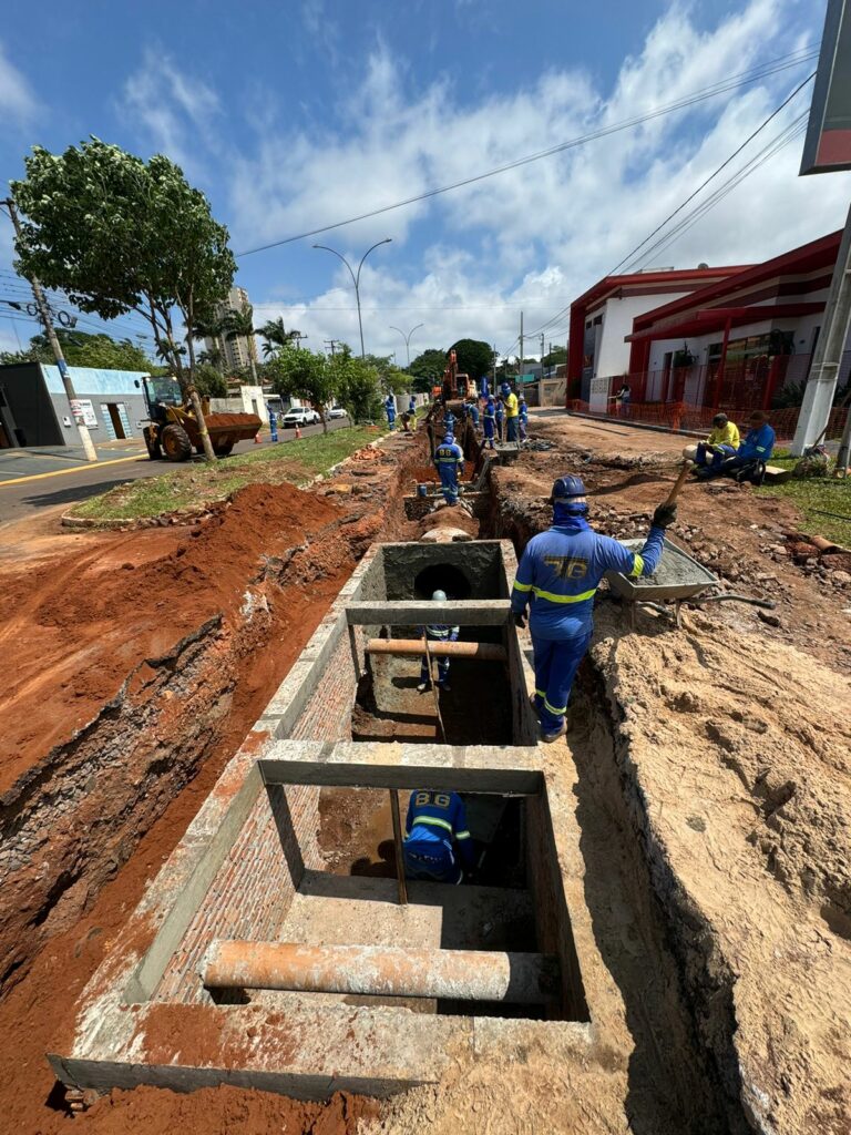 Semana começa com manutenção de cemitérios e limpeza de ruas em Ponta Porã