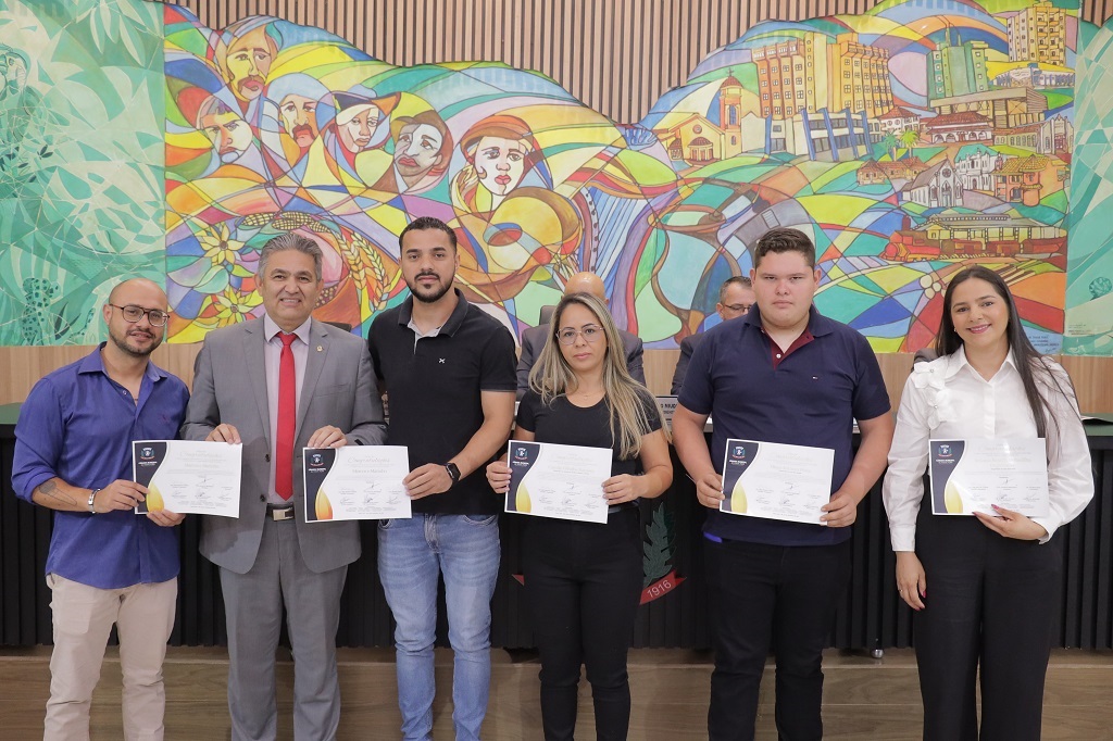 Grupo de Dança do Projeto Conviver recebe homenagem na Câmara de Ponta Porã