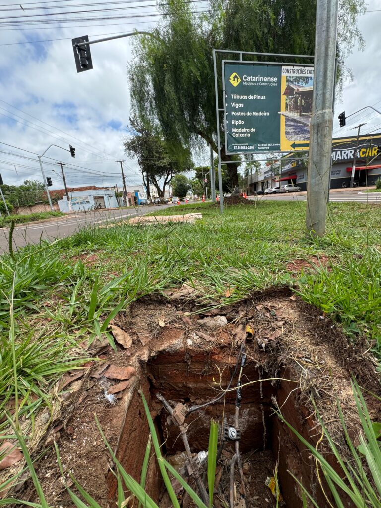 Ponta Porã: Ladrões agem novamente e desta vez semáforo na Avenida Brasil é o alvo