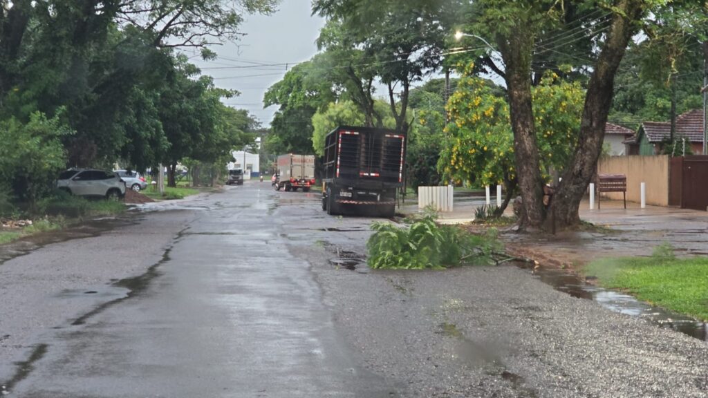 Temporal em Ponta Porã: Queda brusca de temperatura e chuva forte causa preocupação