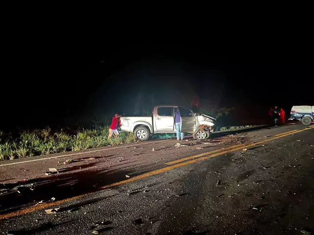 Casal morre em acidente envolvendo quatro veículos pouco antes da virada do ano