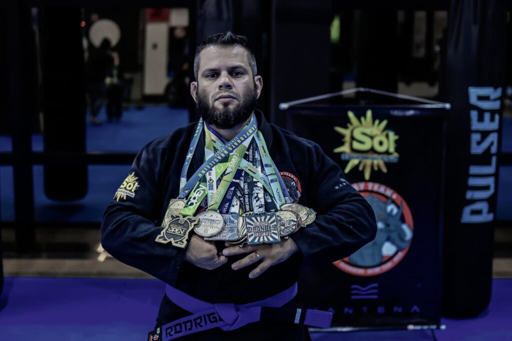 Pai e filhos de Ponta Porã da Rhino Thay Team foram destaque no Jiu Jitsu em 2024