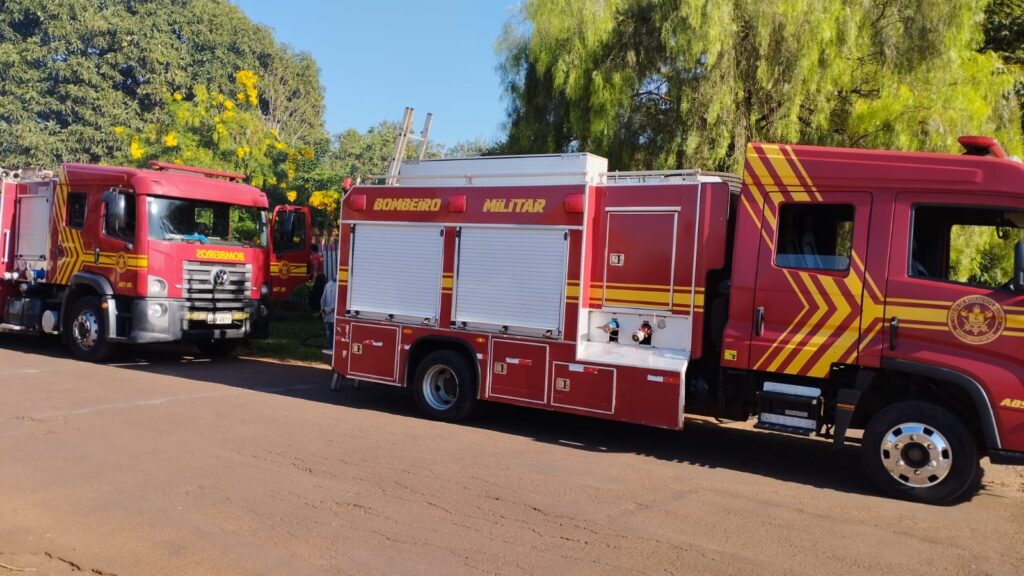 Casa pega fogo e fica destruída em Ponta Porã