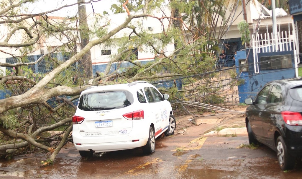 Ponta Porã: Prefeitura monta força-tarefa para atender comunidade depois do temporal