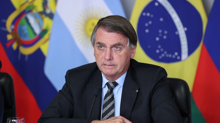 Bolsonaro sobrevoa de helicóptero manifestação pró-governo ...