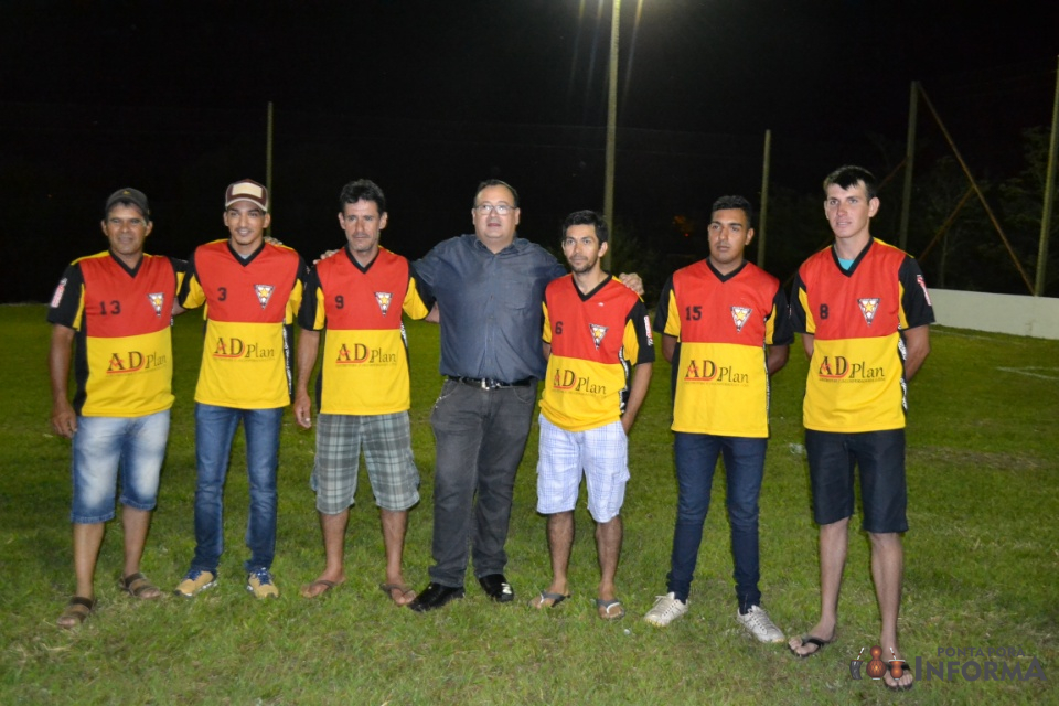 Jornalista Tião Prado é homenageado por serviços prestados ao esporte de Amambai