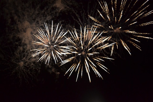 O show pirotécnico já é tradição em Caarapó; evento celebra a chegada do ano novo - Foto: Divulgação..