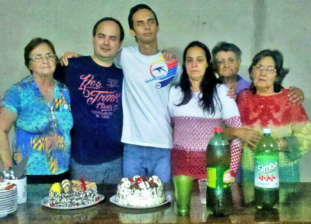 No sábado (12) a família se reuniu para comemorar o aniversário do irmão de Rafael, Rodrigo que completou 18 anos no dia em que sepultou o irmão