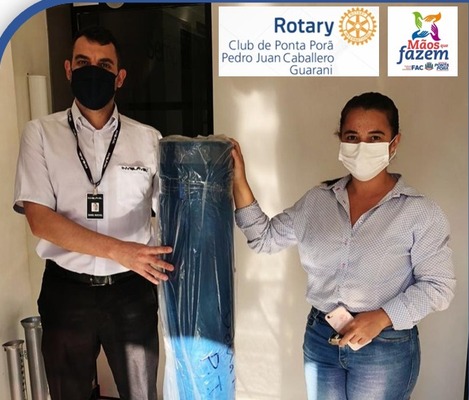 Rotary Club de Ponta Porã/Pedro Juan Caballero e Loja Medina Center doam tecidos para projeto Mãos que Fazem