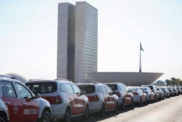 Brasília - Na semana passada, taxistas de todo o país protestaram em frente ao Congresso Nacional contra aplicativos de transporte individual.Foto:Marcelo Camargo/Agência Brasil