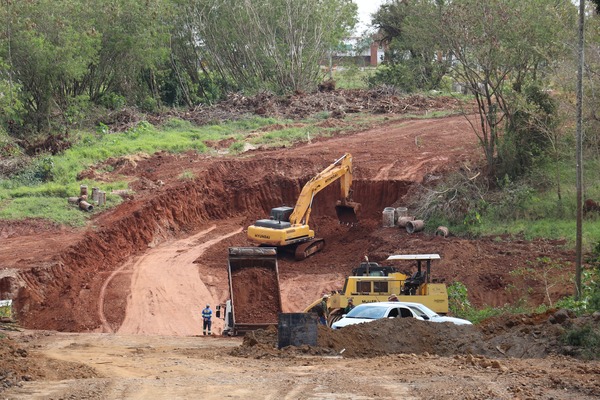 Prefeitura de Ponta Porã avança com a drenagem na rua Brasília