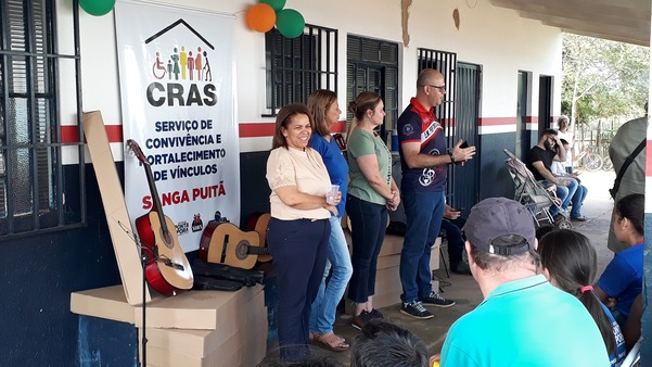 Prefeitura de Ponta Porã entrega violões de programa social em Sanga Puitã