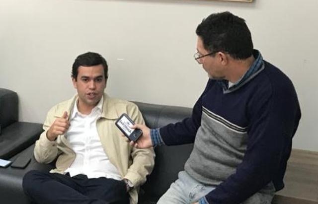 Deputado Beto Pereira falando a reportagem do site Pontaporainforma.Foto: Lile Corrêa.