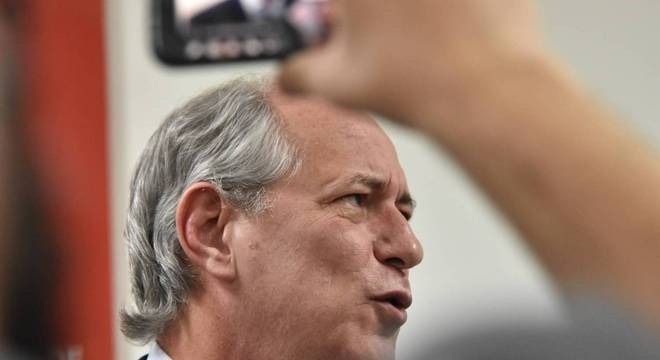 Ciro Gomes disparou críticas ao ex-presidente que ganhou a liberdade na sexta-feira (8)ROBERTO CASIMIRO/FOTOARENA/FOTOARENA/ESTADÃO CONTEÚDO