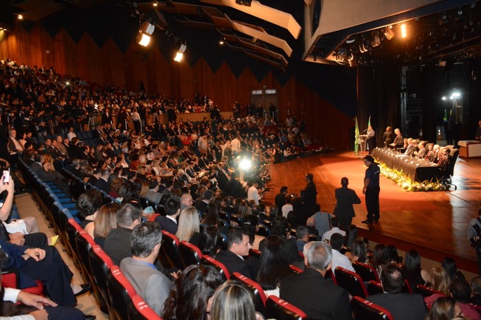 Cerimônia de diplomação é realizada no Centro de Convenções Rubens Gil de Camillo - Foto: Luiz Alberto / Correio do Estado