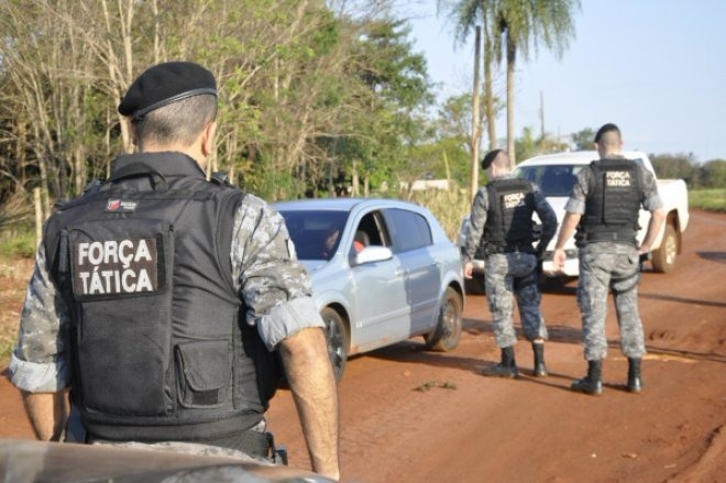 Após render casal, levar Hillux e capotar em rodovia, assaltante é preso