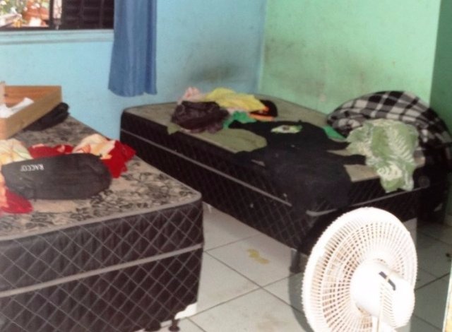 Criança foi encontrada dopada deitada sobre a cama, onde o crime ocorreu (Foto: Edição de Notícias)