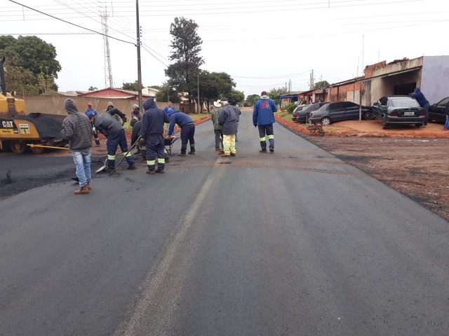 Bairro Jardim Alegrete de Ponta Porã começa receber asfalto