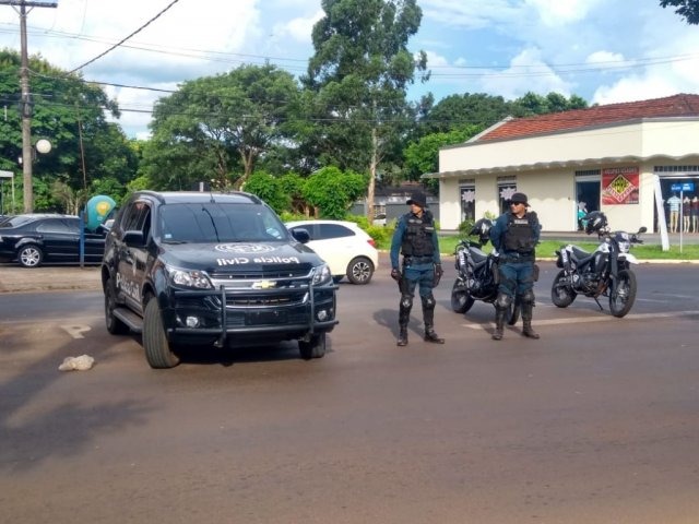 Policiais durante operação nesta terça-feira em Ponta Porã (Foto: Divulgação)