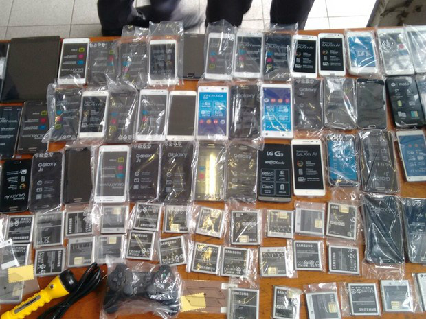 Celulares foram roubados durante a madrugada de sábado em Praia Grande (Foto: Divulgação/Polícia Militar)