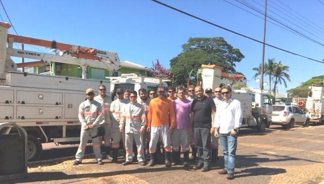 Secretário de Obras, André Manosso com equipe da Energisa