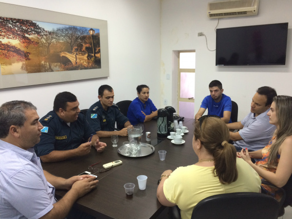 Comerciantes e comando da Polícia Militar discutiram melhoria na segurança pública, especialmente na área central de Ponta Porã.