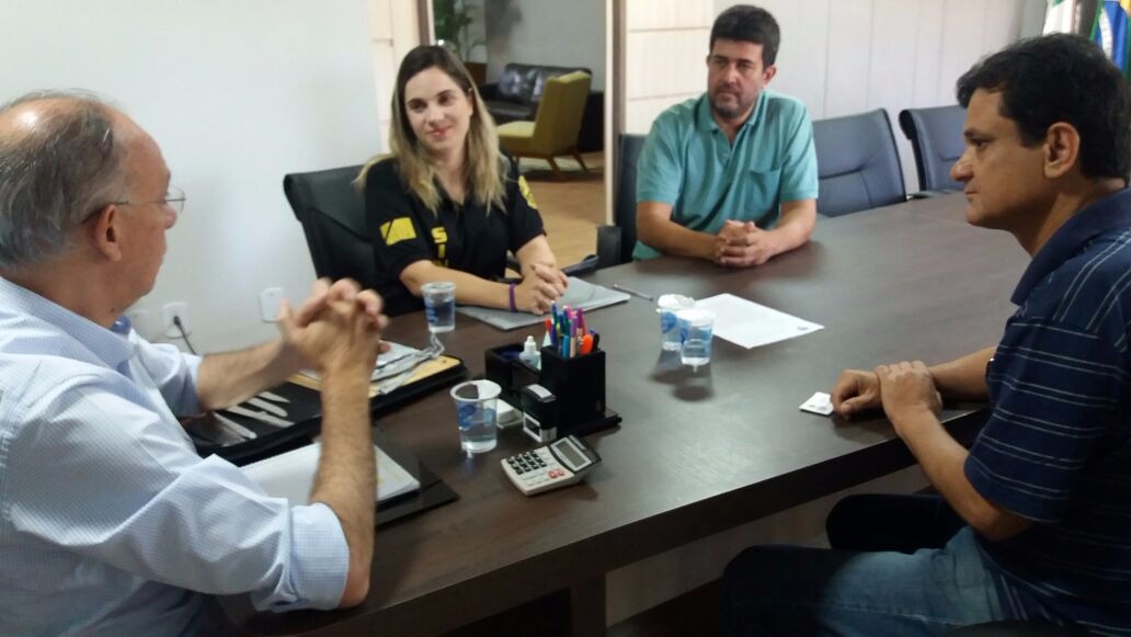 Dirigentes do Sinpol-MS em Ponta Porã foram recebidos pelo prefeito Hélio Peluffo (Foto Divulgação) 