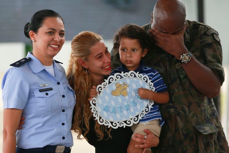 O grupo de repatriados da China que está em quarentena na Base Aérea de Anápolis são liberados na manhã desse Domingo - Marcello Casal JrAgência Brasil