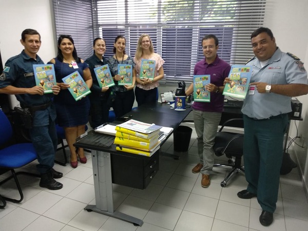 Proerd do 4º BPM recebe material didático do Ministério Público de MS em Ponta Porã